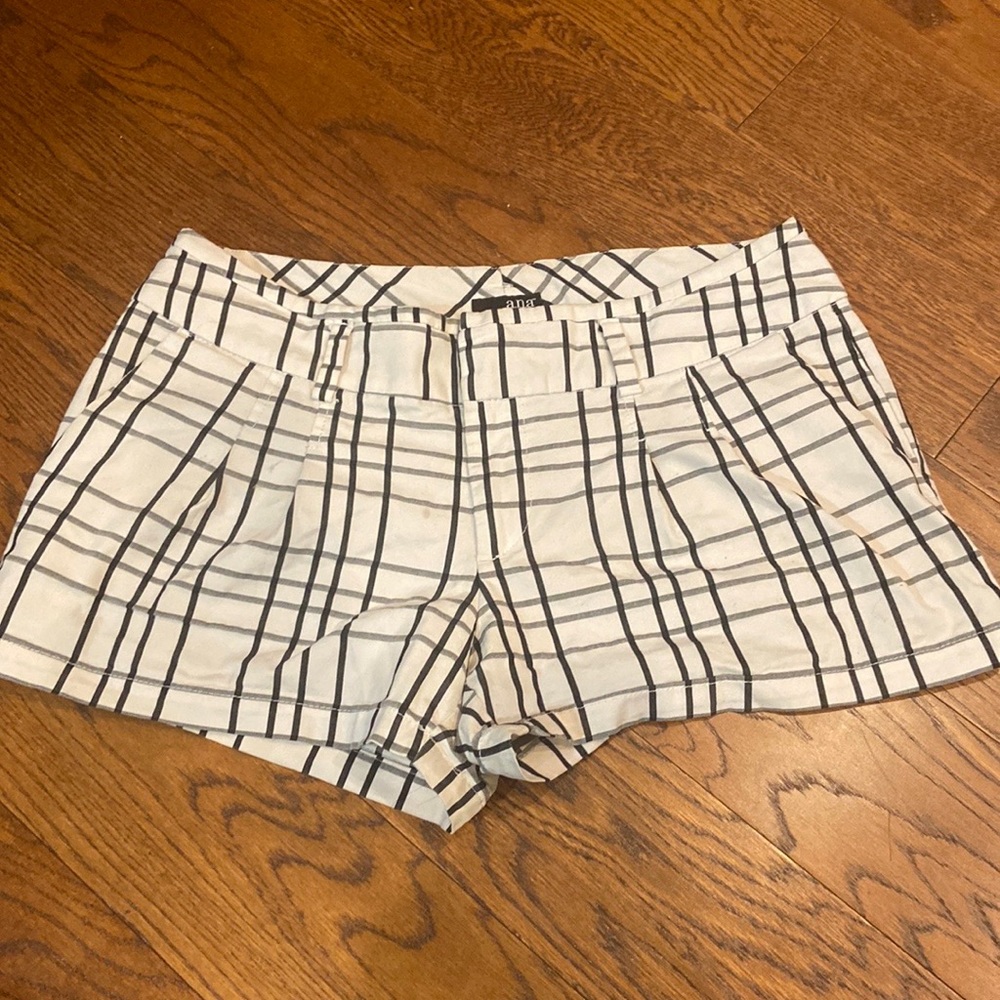 Ana A NEW APPROACH - Black/white shorts